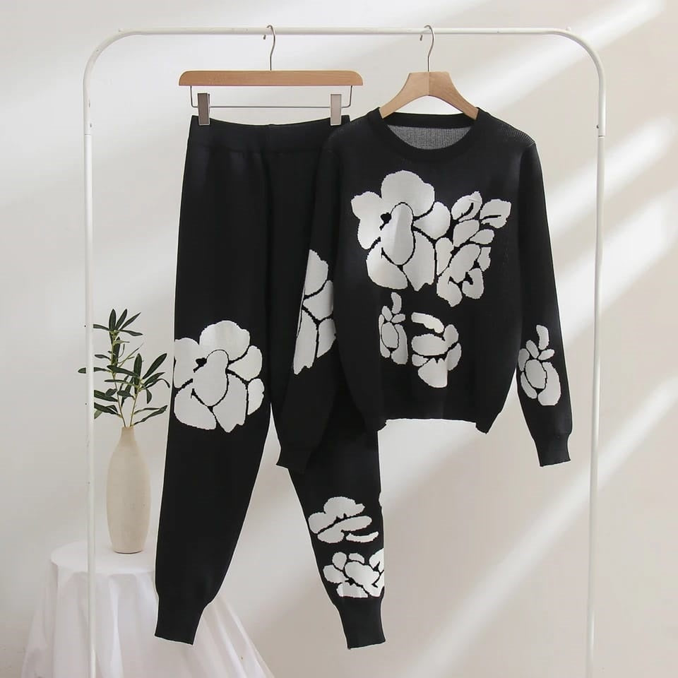 White Rose Printed Premium Quality Winter 2-Pcs Tracksuit For Her. WWTS-03