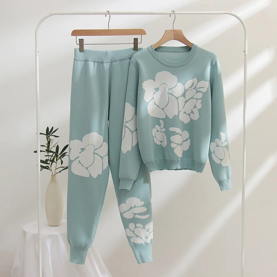 White Rose Printed Premium Quality Winter 2-Pcs Tracksuit For Her. WWTS-03